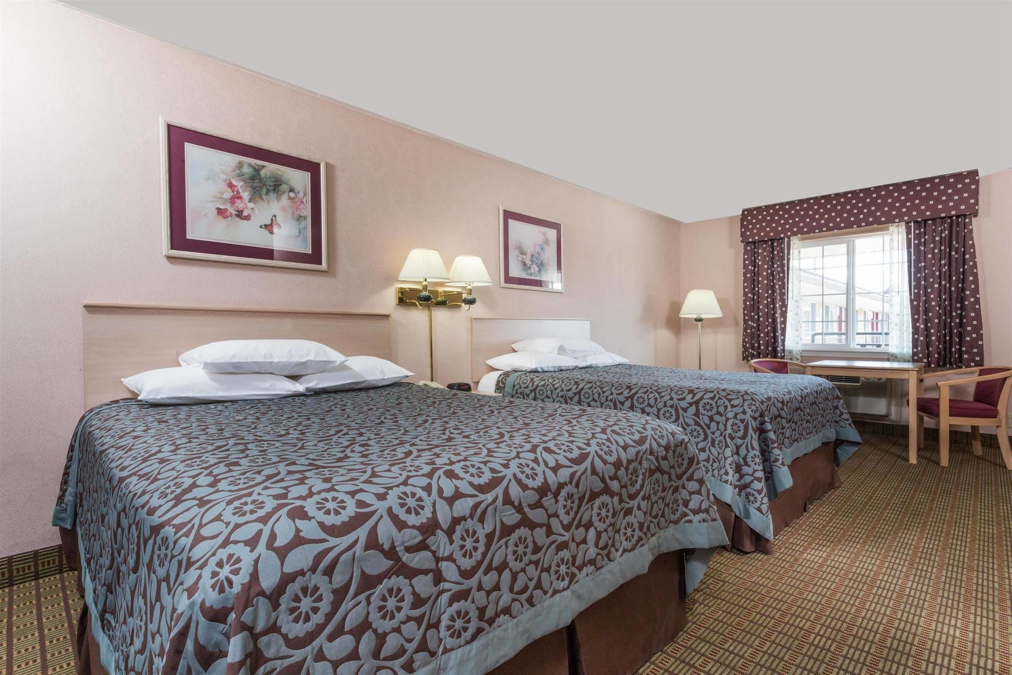 Days Inn By Wyndham Portland Central Екстериор снимка